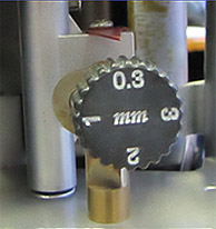 Станок для кромкооблицовки KM-40-1, настройка толщиный кромочного материала