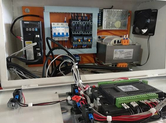 Автоматические станки для закругления углов JET GLASS ROUNDER 1600, 2400 с двумя шлифовальными шпинделями