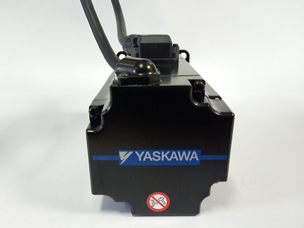 Серводвигатель Yaskawa SGM7J-04AFC6E №01013349
