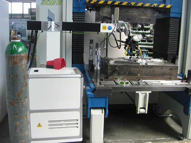 Лазерная установка для ремонта штампов и пресс-форм SISMA SWA 150