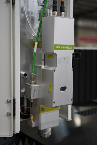Оптоволоконная установка лазерного раскроя с модулем для обработки труб KMT LX