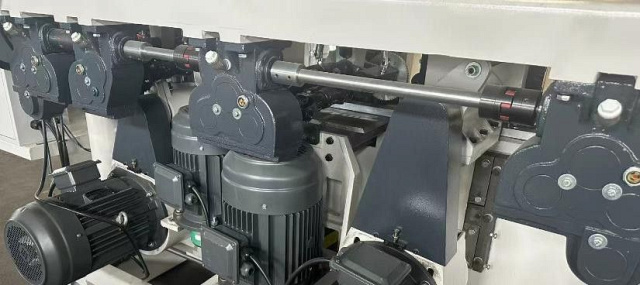 ��������������� ���������-��������� ������ IRONMAC 523T