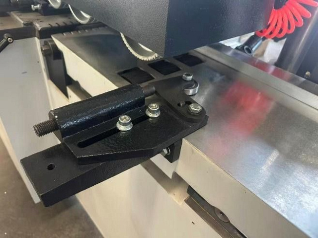 ��������������� ���������-��������� ������ IRONMAC 523T