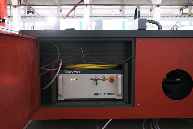 Оптоволоконная установка лазерного раскроя KMT L1 PRO